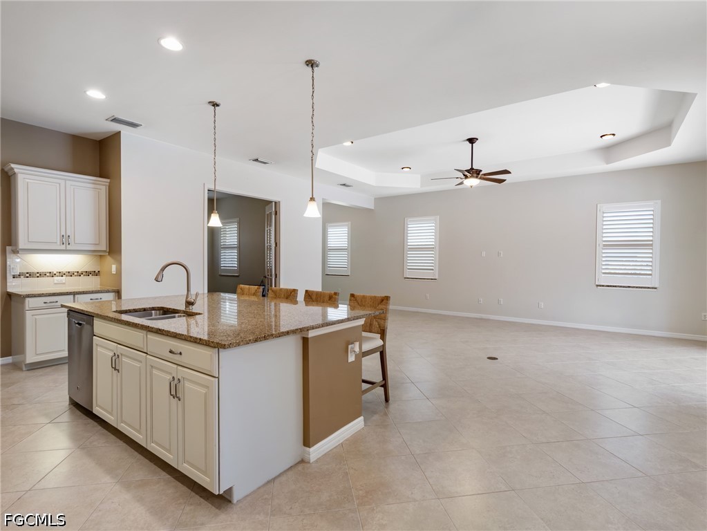 3 Bed Pool Home for Sale in Daniels Place, photo 23