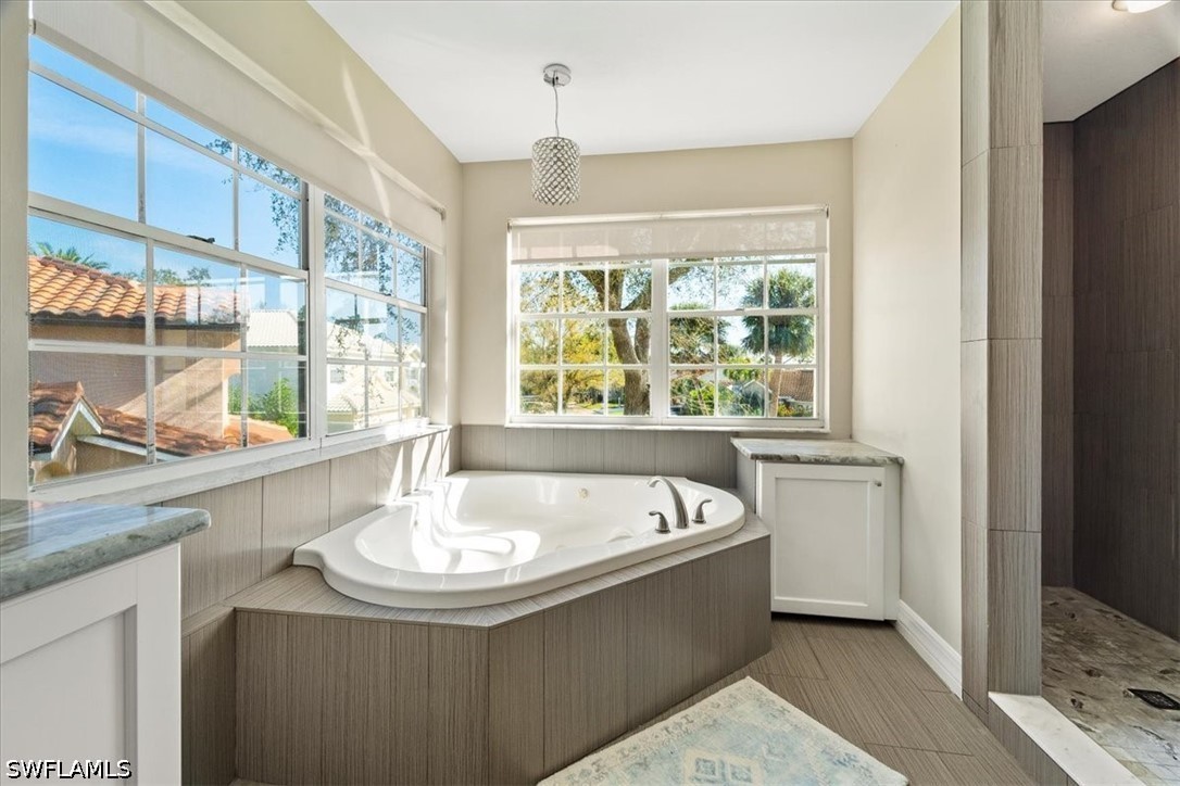 4 Bed SingleFamilyResidence for Sale in Eagle Pointe, FL — photo 23