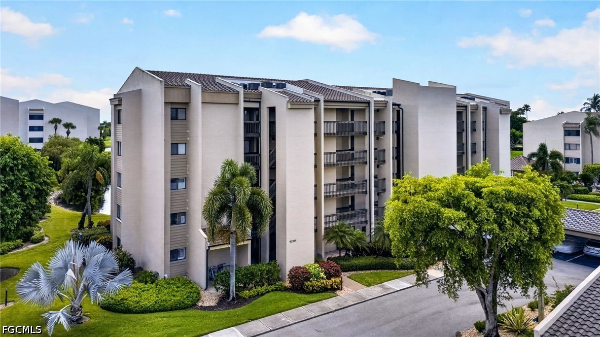 2 Bed Waterfront Home for Sale in Fort Myers, photo 23