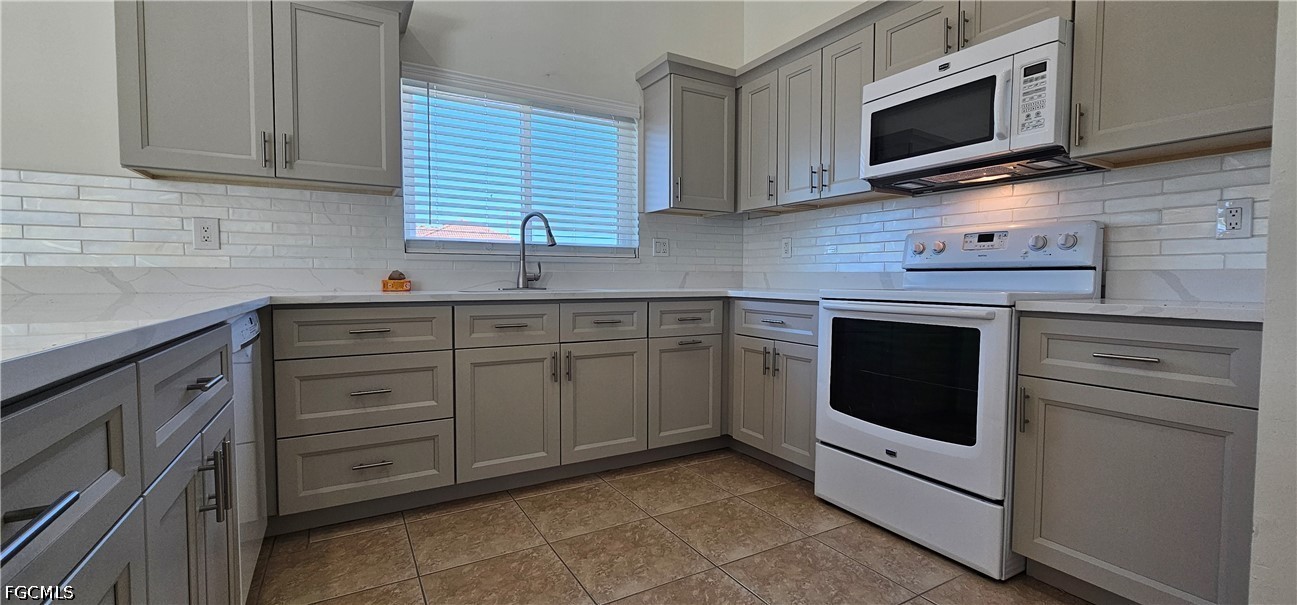 3 Bed Waterfront Home for Sale in Cape Coral, photo 23