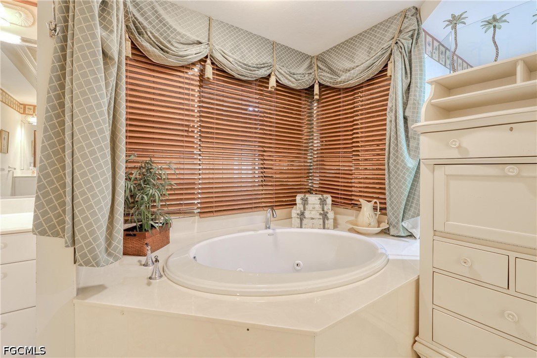 3 Bed Waterfront Home for Sale in Fort Myers, photo 23