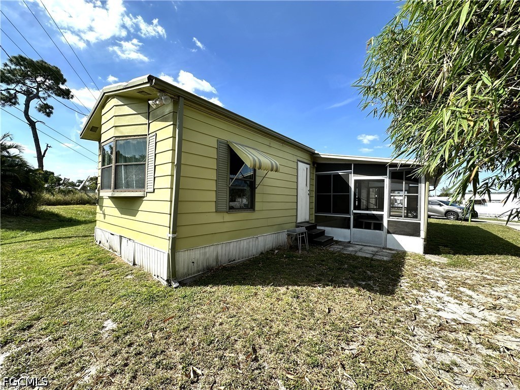 2 Bed ManufacturedHome for Sale in Mobile Manor, FL, $1,200 — photo 23