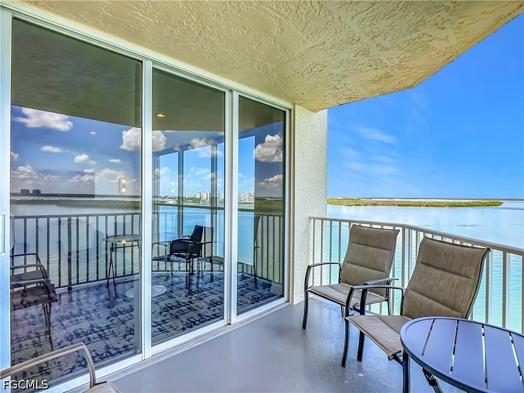 1 Bed Waterfront Home for Sale in Fort Myers Beach, photo 23