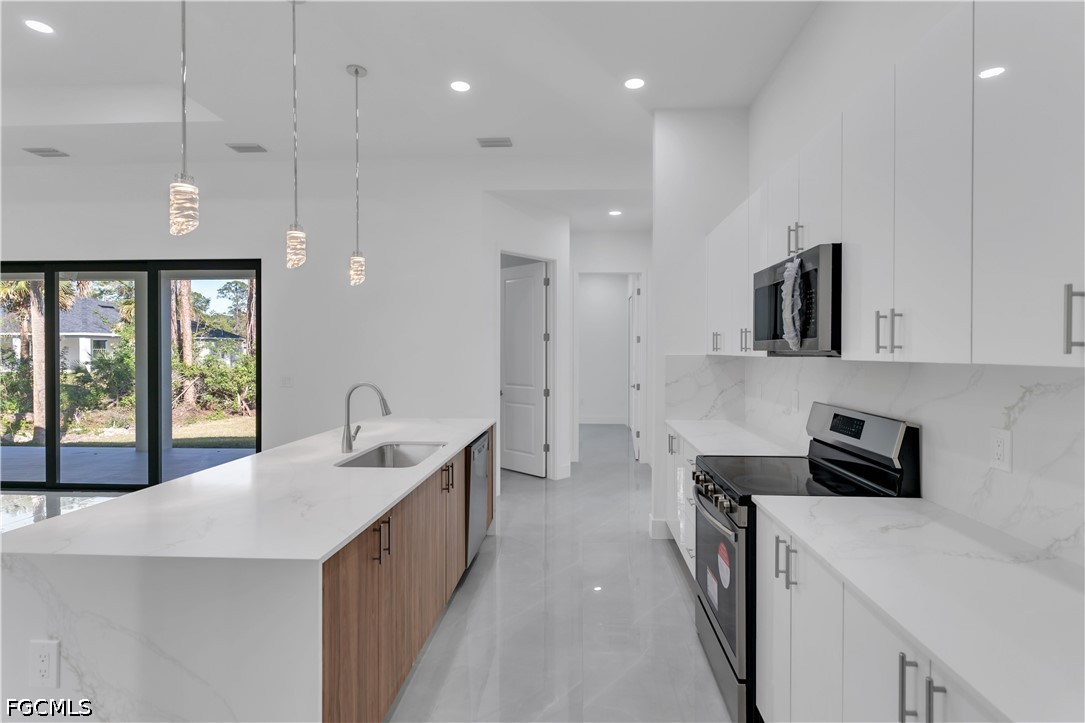 4 Bed SingleFamilyResidence for Sale in Lehigh Acres, photo 23