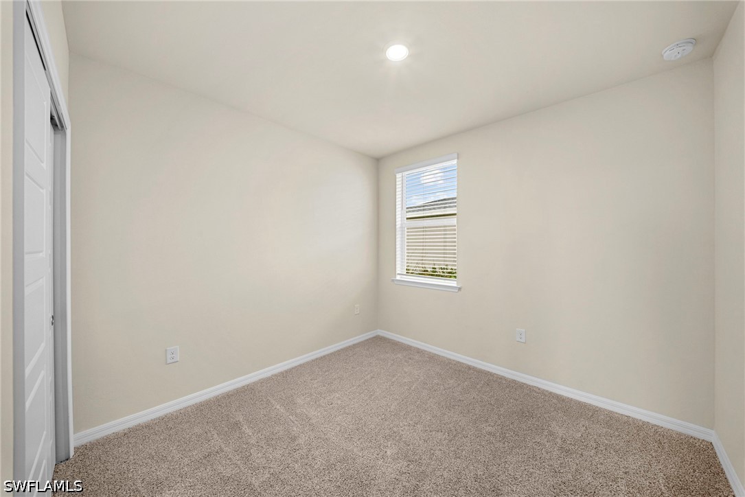 3 Bed SingleFamilyResidence for Sale in Crescent Lakes, photo 23