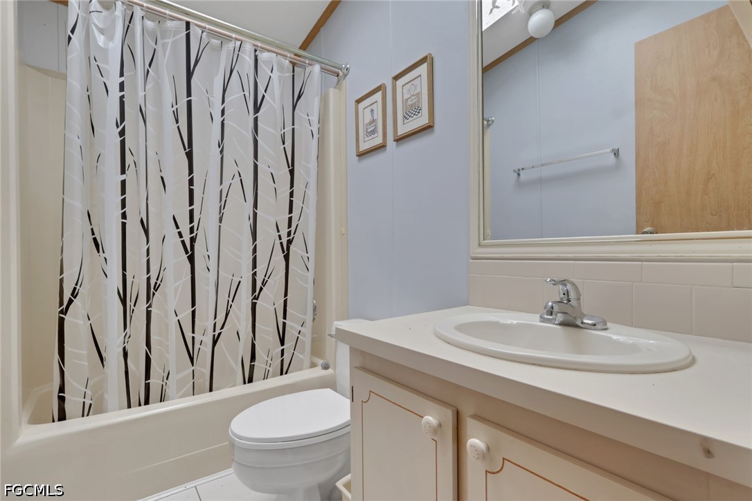 2 Bed ManufacturedHome for Sale in Tamiami Village, photo 23