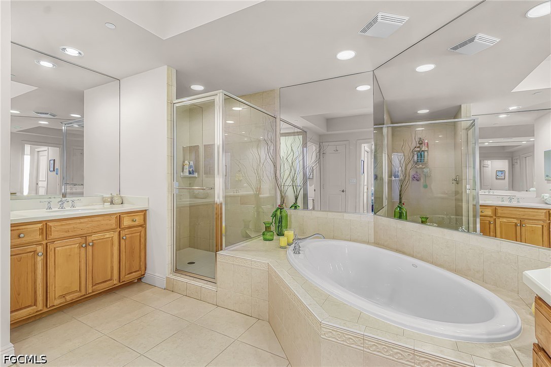 3 Bed Waterfront Home for Sale in Waterside At Bay Beach, photo 23
