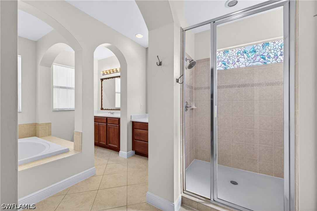 5 Bed Waterfront Home for Sale in Naples, photo 23