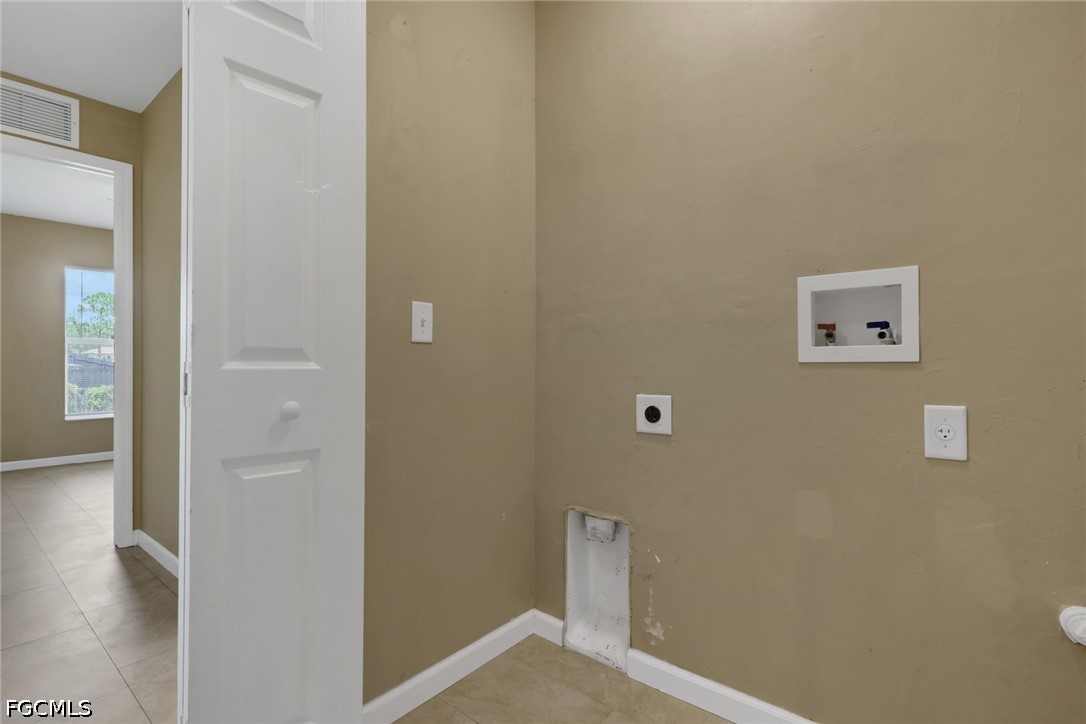 3 Bed SingleFamilyResidence for Sale in Cape Coral, photo 23