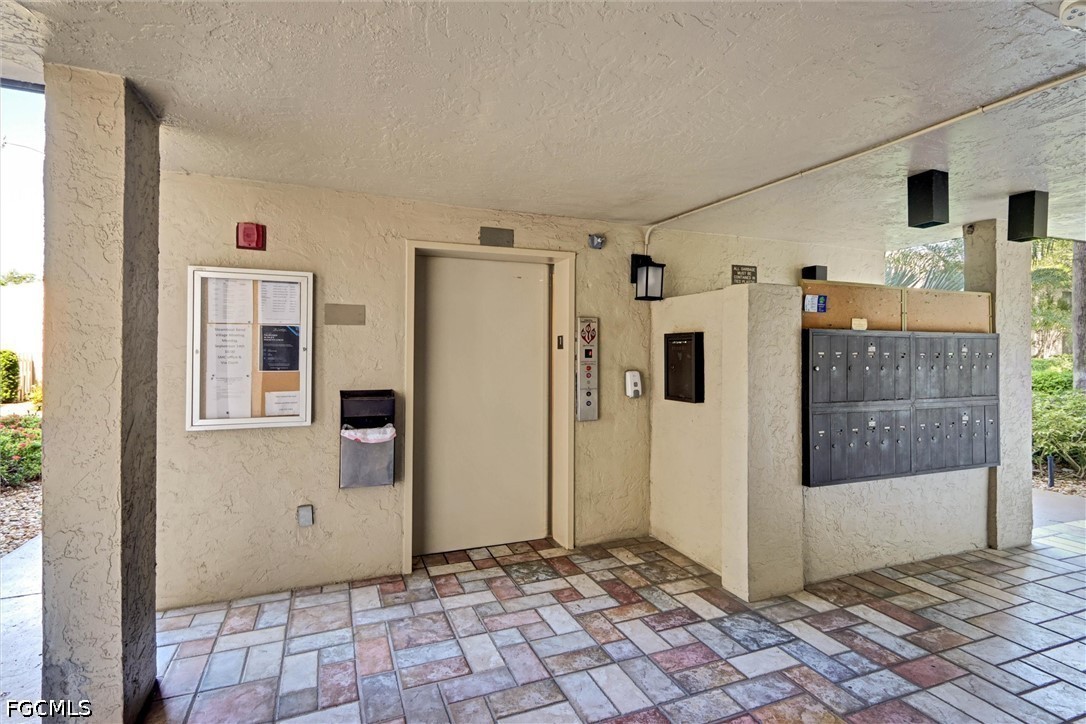 1 Bed Waterfront Home for Sale in Fort Myers, photo 23