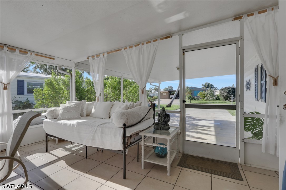 2 Bed SingleFamilyResidence for Sale in Naples, photo 23