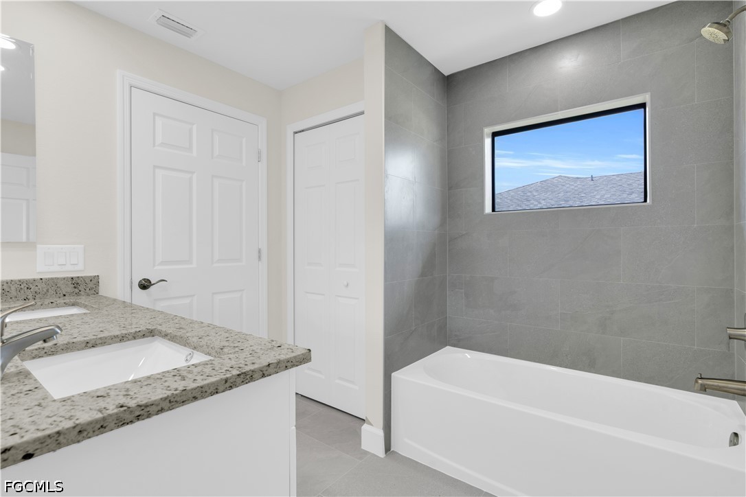 3 Bed SingleFamilyResidence for Sale in Lehigh Acres, photo 23