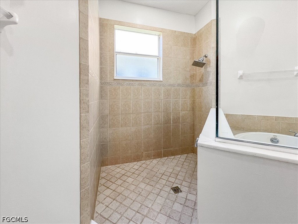 6 Bed SingleFamilyResidence for Sale in Stoneybrook, photo 23