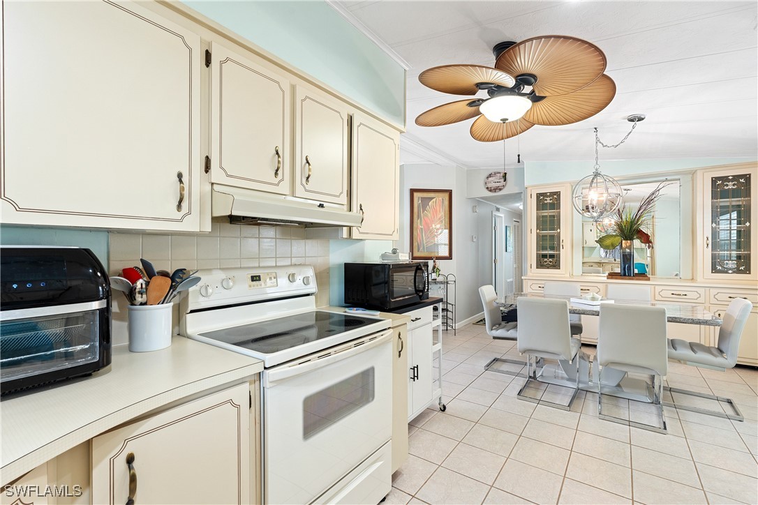 2 Bed ManufacturedHome for Sale in Naples, FL, $210,000 — photo 24