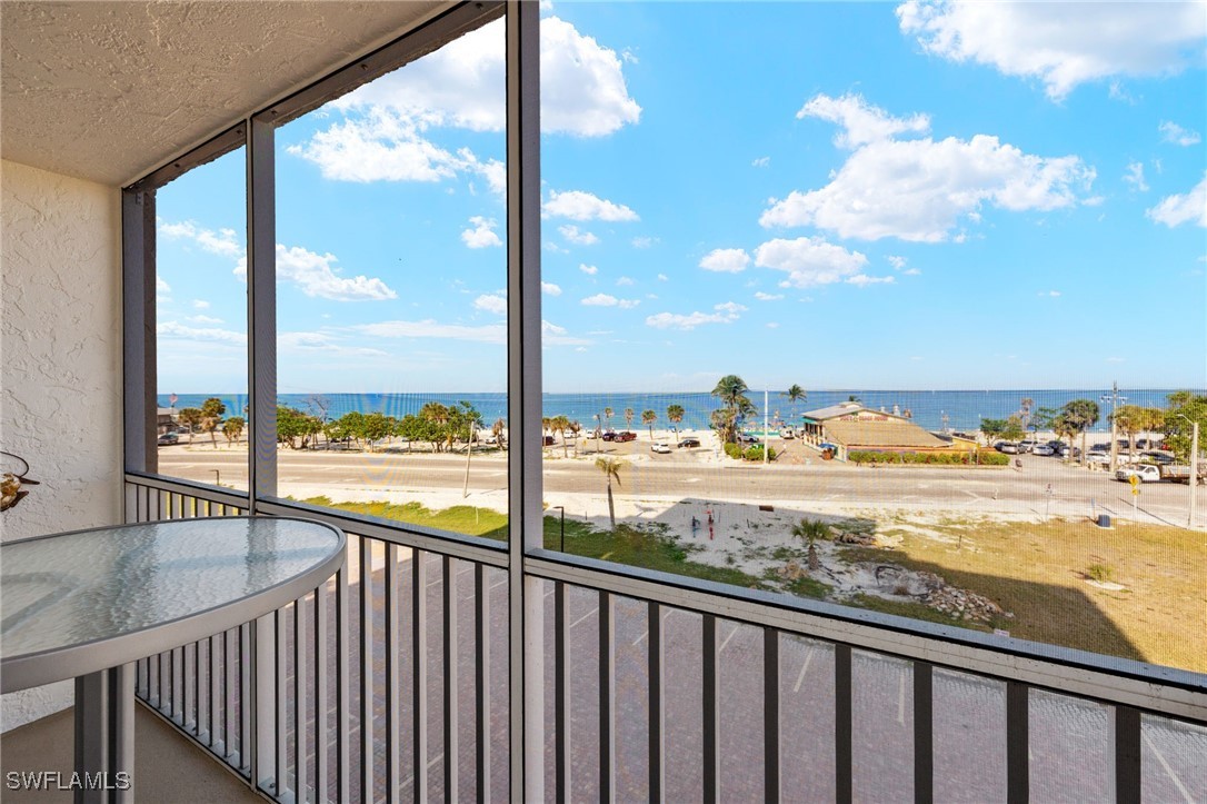 1 Bed Waterfront Home for Sale in Beach And Tennis Club, photo 24