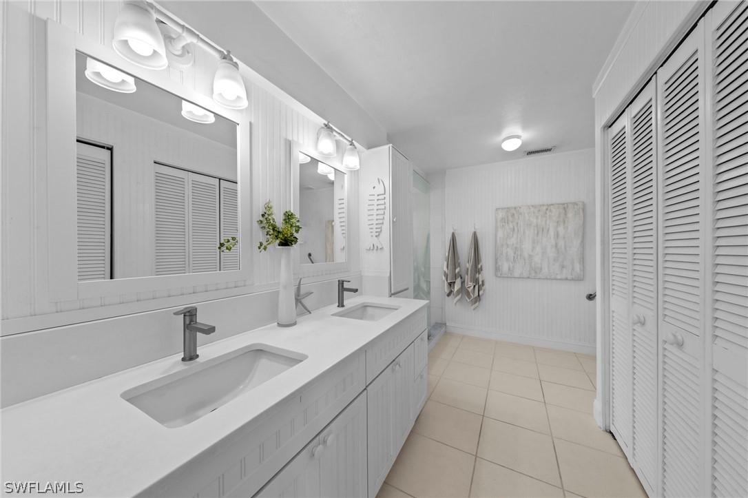 2 Bed Waterfront Home for Sale in Naples, photo 24