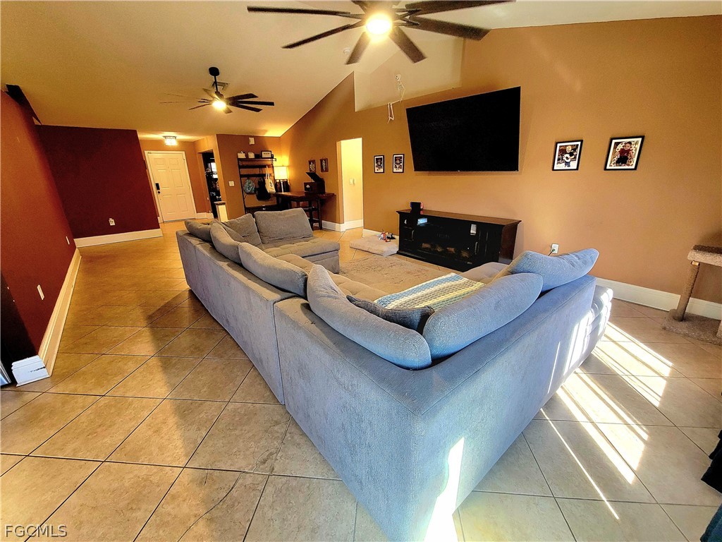 4 Bed SingleFamilyResidence for Sale in Lehigh Acres, photo 24