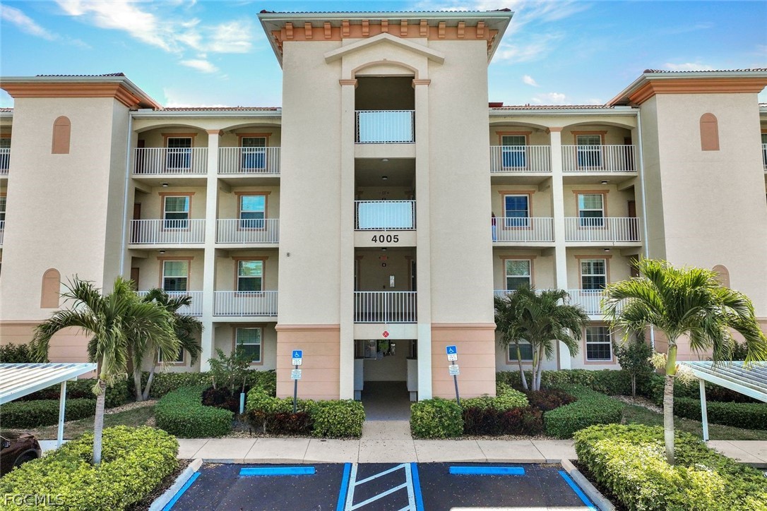 2 Bed Condominium for Sale in Clubhouse Villas, FL, $189,000 — photo 24