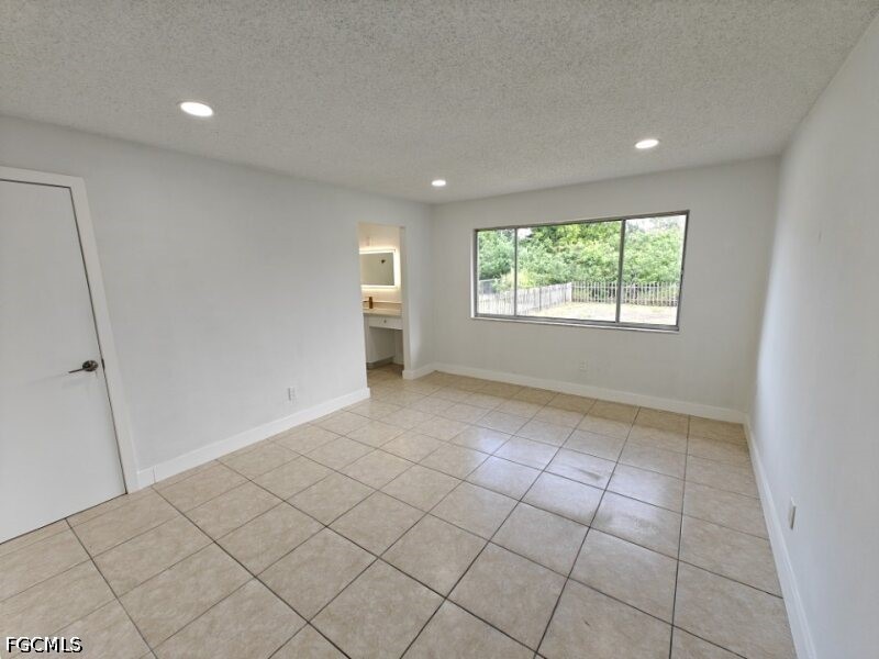 2 Bed SingleFamilyResidence for Sale in Cape Coral, photo 24