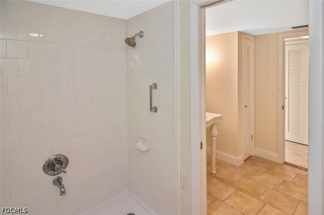 2 Bed Waterfront Home for Sale in Fort Myers, photo 24