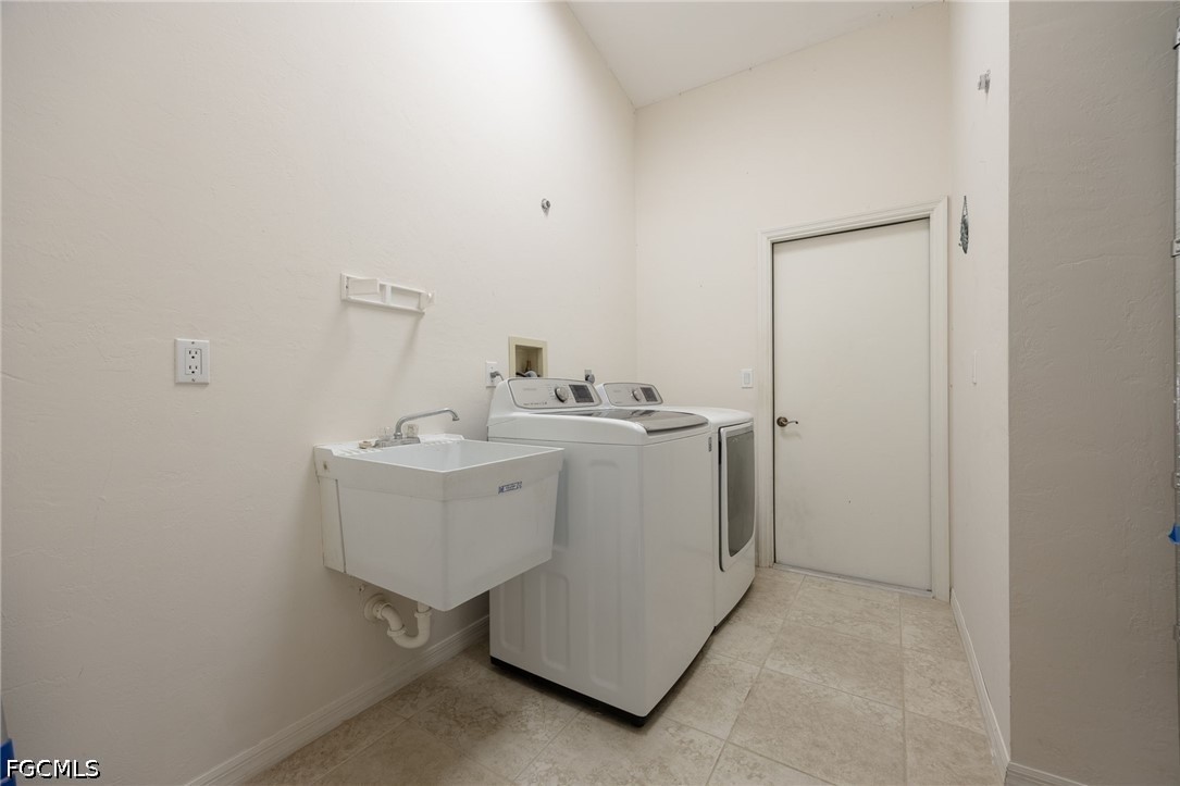 3 Bed SingleFamilyResidence for Sale in Cape Coral, photo 24