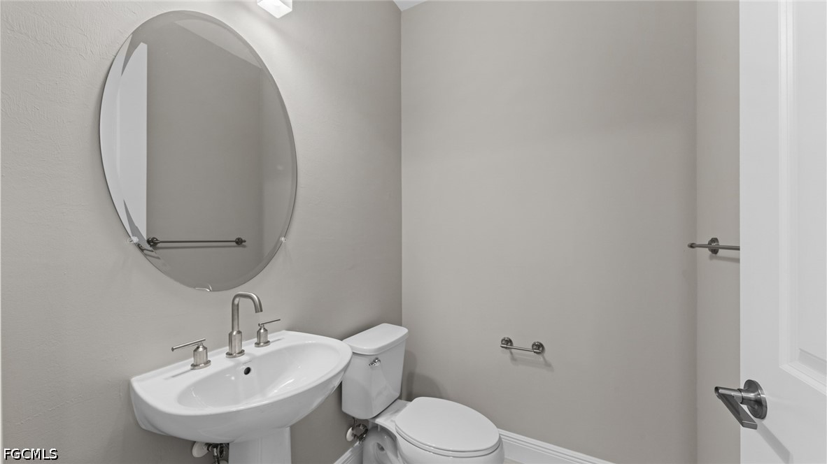 3 Bed Waterfront Home for Sale in Fort Myers, photo 24
