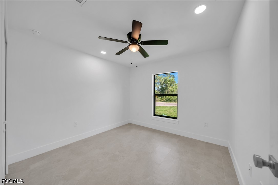 3 Bed SingleFamilyResidence for Sale in Lehigh Acres, photo 24