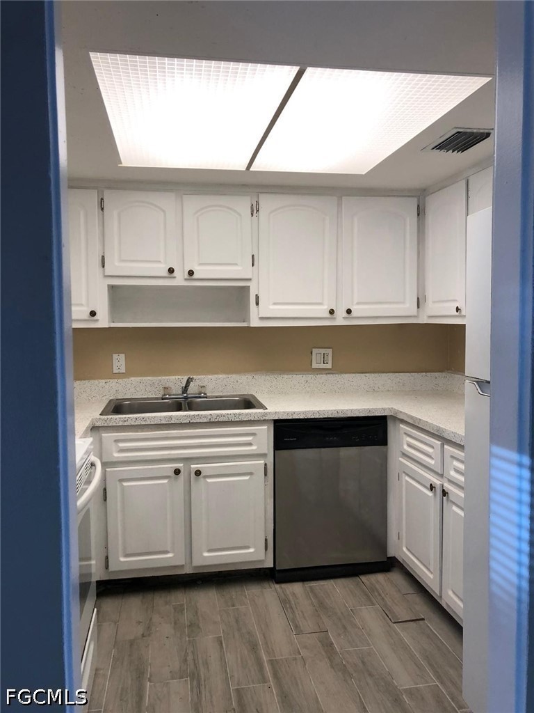 2 Bed Condominium for Sale in Fort Myers, FL, $130,000 — photo 24