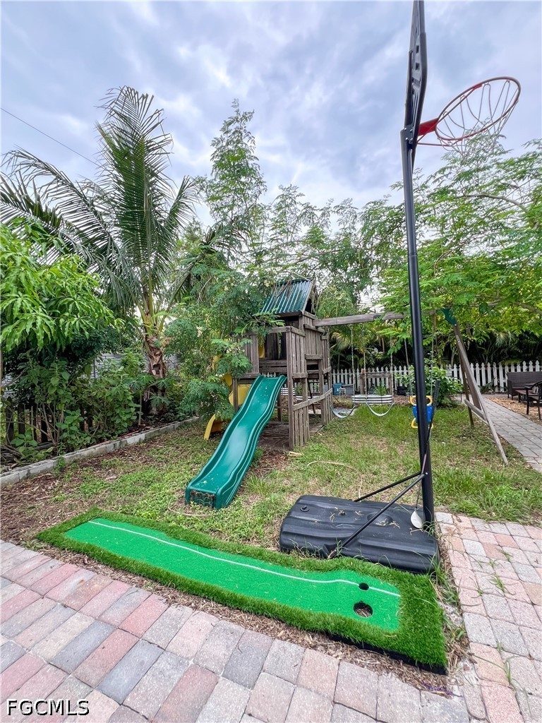 4 Bed Pool Home for Sale in Granada Terrace, photo 24