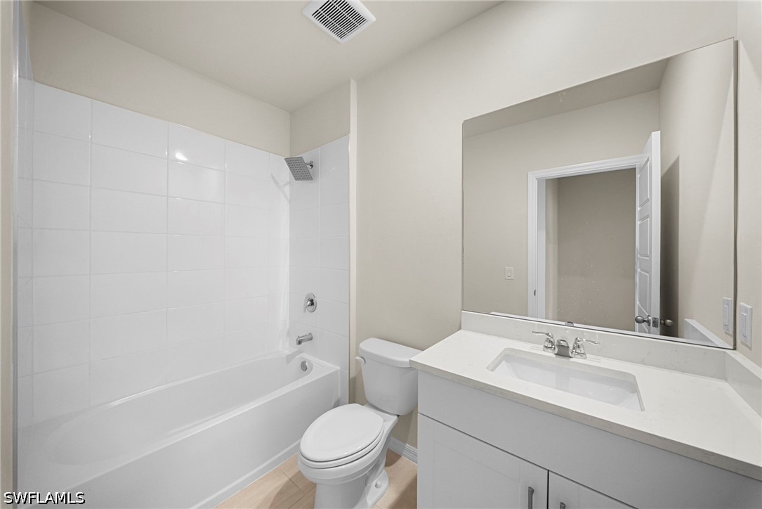 3 Bed SingleFamilyResidence for Sale in Crescent Lakes, photo 24