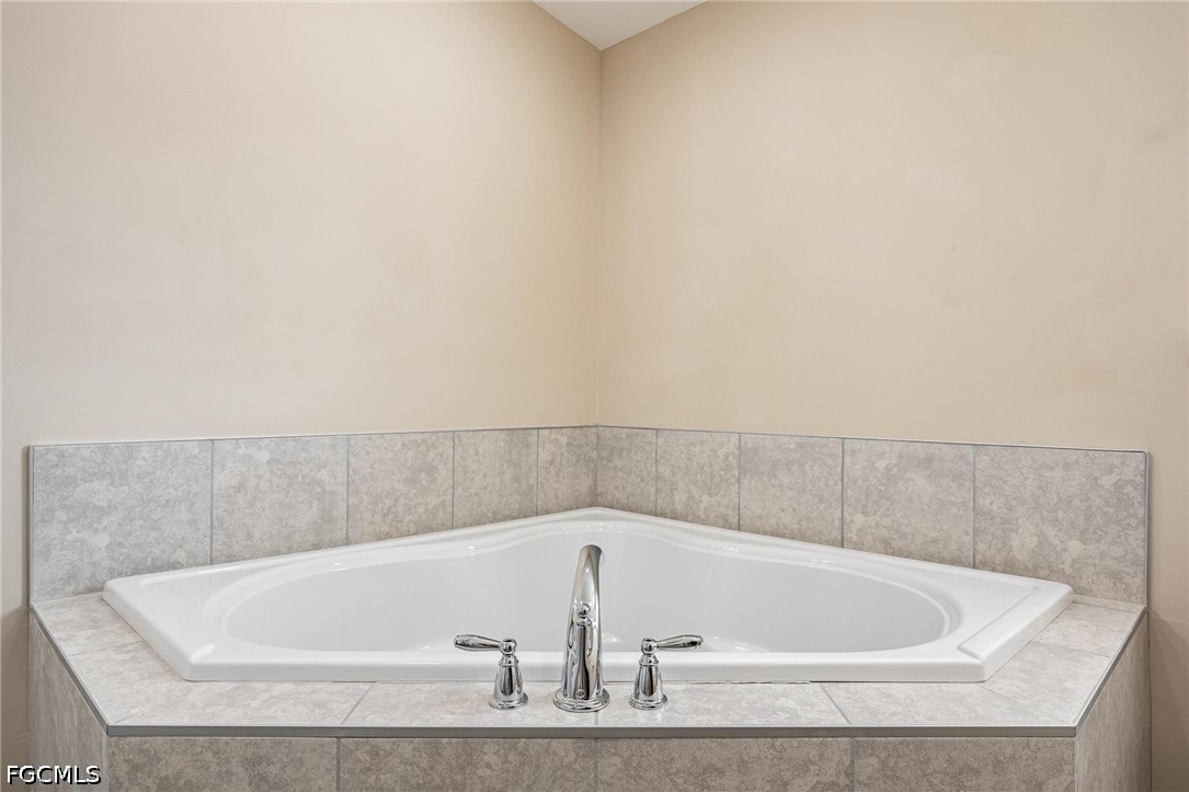 4 Bed ManufacturedHome for Sale in Alva, photo 24