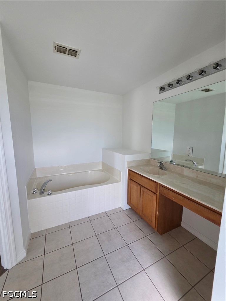 3 Bed SingleFamilyResidence for Sale in Cape Coral, photo 24