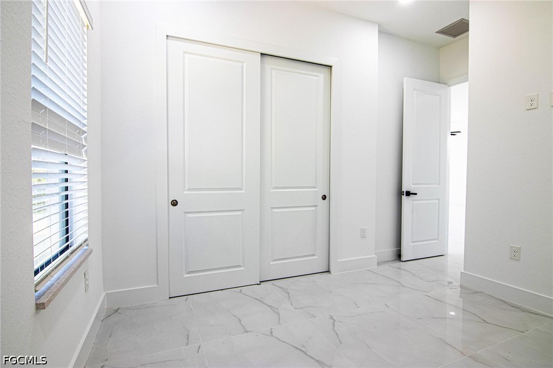 4 Bed SingleFamilyResidence for Sale in Lehigh Acres, photo 24