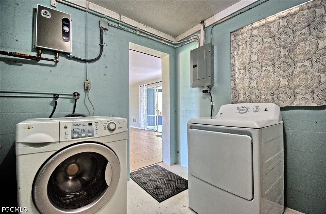 2 Bed SingleFamilyResidence for Sale in Fort Myers, photo 24