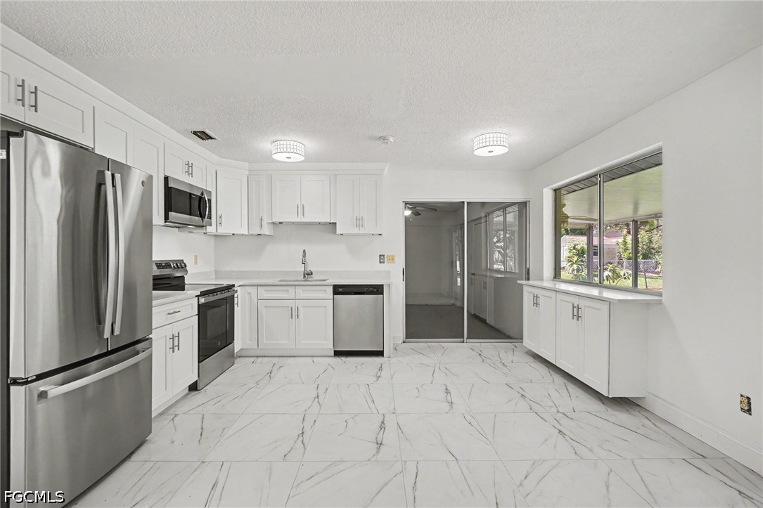 2 Bed SingleFamilyResidence for Sale in Cape Coral, photo 24