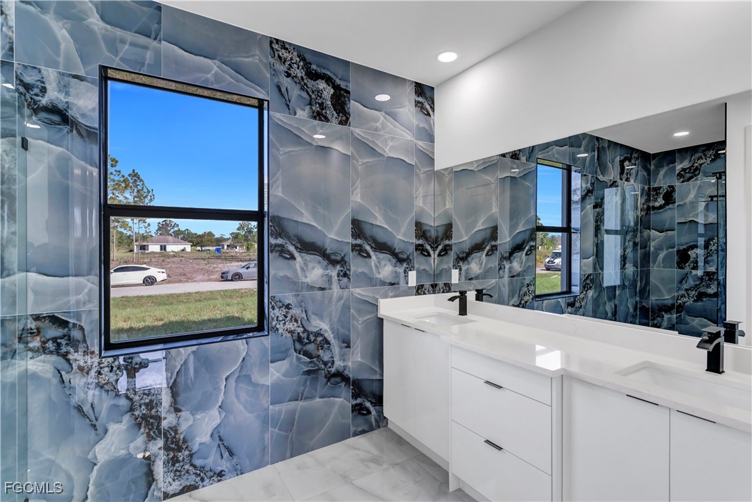 3 Bed SingleFamilyResidence for Sale in Lehigh Acres, photo 25