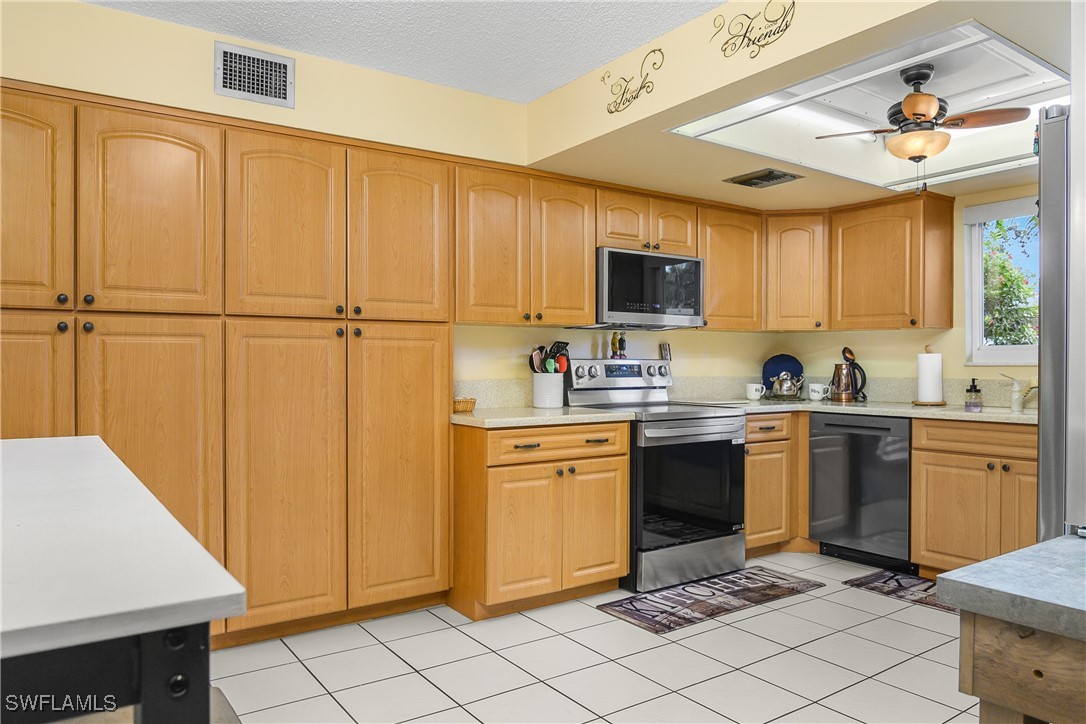 2 Bed Condominium for Sale in Montego Manor, FL, $199,900 — photo 25