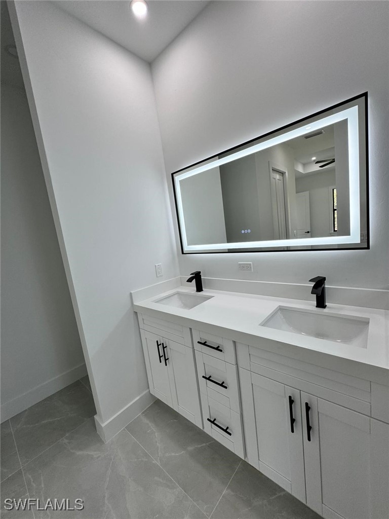 4 Bed SingleFamilyResidence for Sale in Lehigh Acres, photo 25