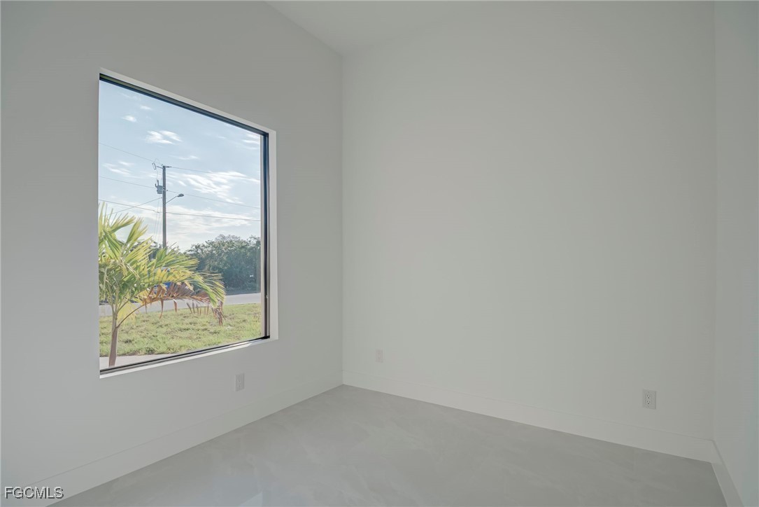 3 Bed SingleFamilyResidence for Sale in Lehigh Acres, photo 25