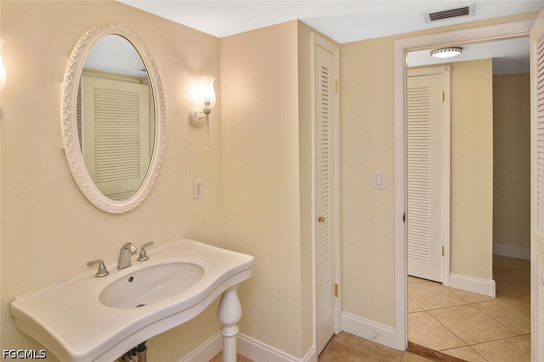 2 Bed Waterfront Home for Sale in Fort Myers, photo 25