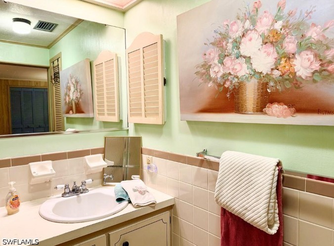 2 Bed ManufacturedHome for Sale in Naples, FL, $119,000 — photo 25