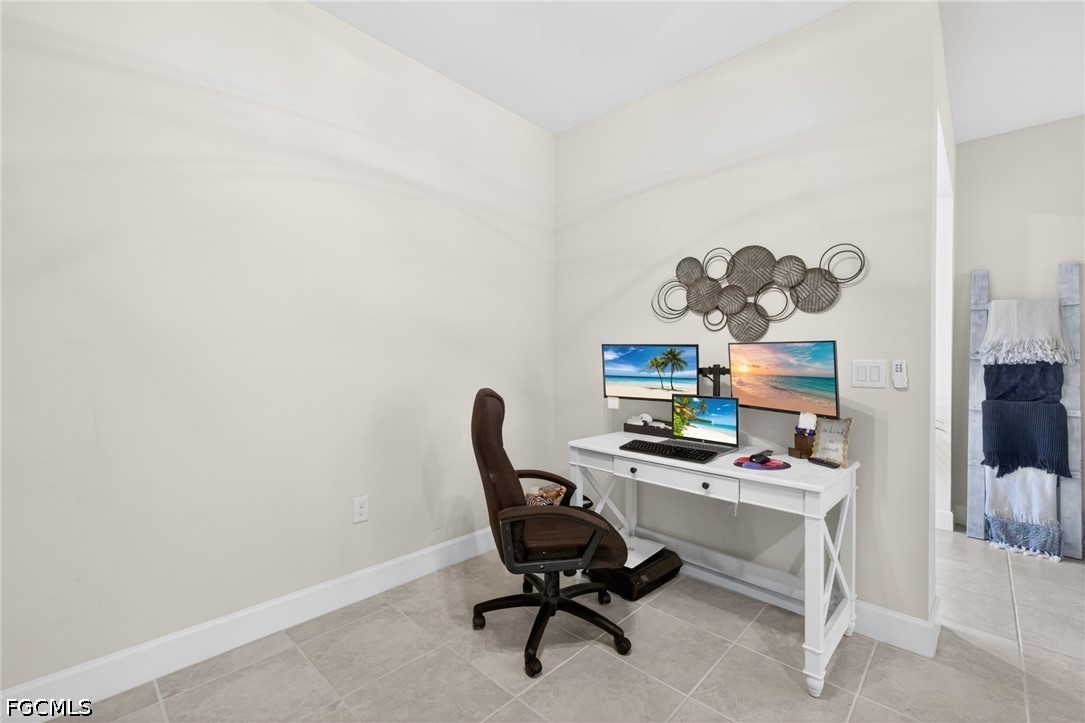 3 Bed SingleFamilyResidence for Sale in Eagle Reserve, FL — photo 25