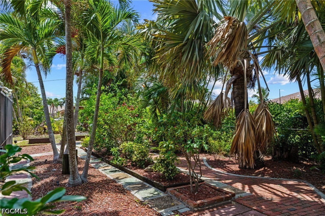 2 Bed Pool Home for Sale in Cape Coral, photo 25