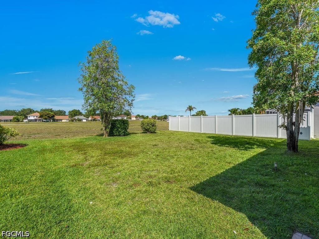 3 Bed SingleFamilyResidence for Sale in Silverlakes, FL — photo 25