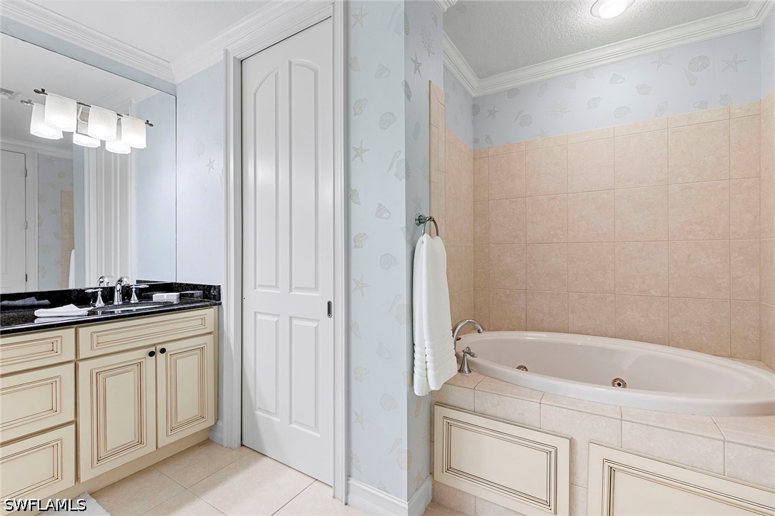 2 Bed Condominium for Sale in Naples, photo 25