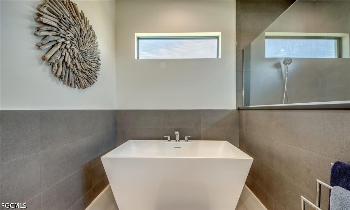 3 Bed Pool Home for Sale in Cape Coral, photo 25