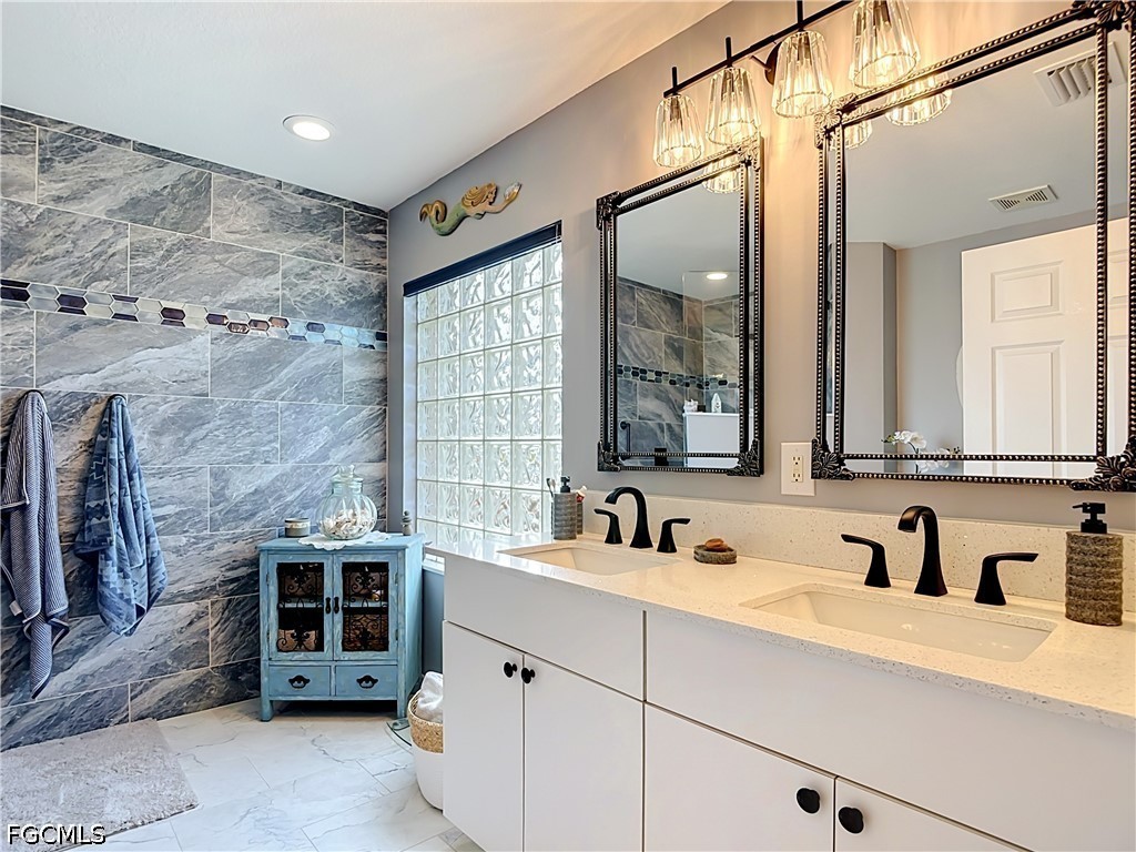 2 Bed SingleFamilyResidence for Sale in North Fort Myers, FL — photo 25