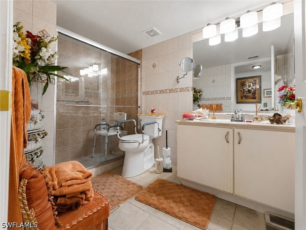 3 Bed Waterfront Home for Sale in Naples, FL, $2,450 — photo 25