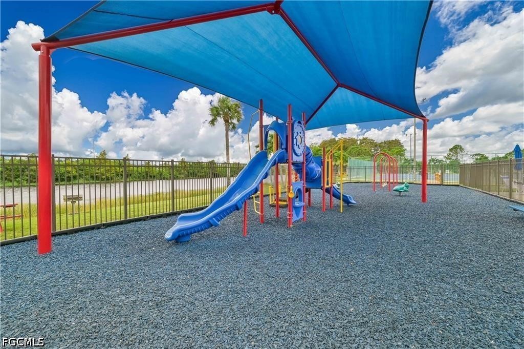 2 Bed Condominium for Sale in Fort Myers, FL, $167,500 — photo 25