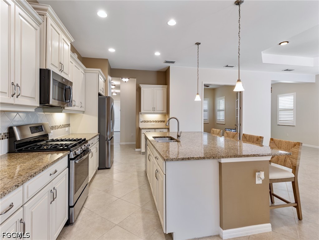 3 Bed Pool Home for Sale in Daniels Place, photo 25